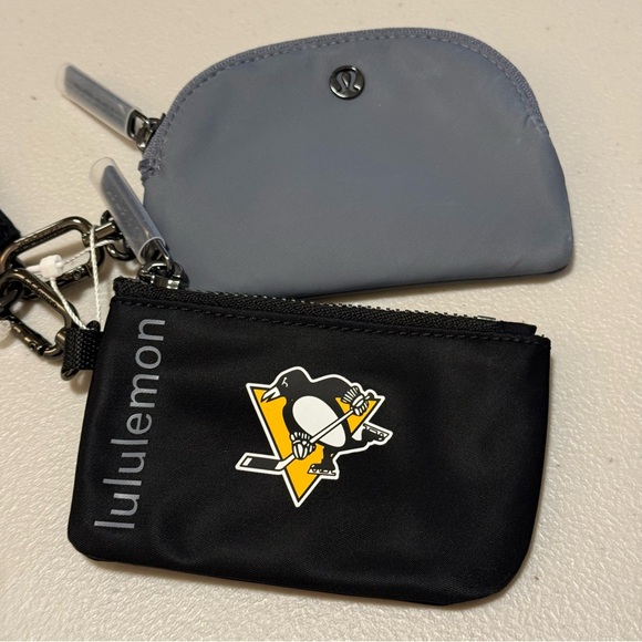 NWT PITTSBURGH PENGUINS DUAL POUCH WRISTLET Black/Solar Grey BLK/SOGY Lululemon - Picture 9 of 15